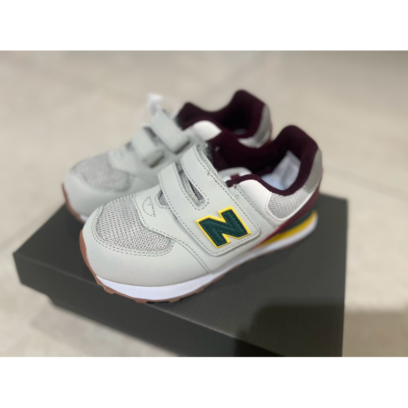 รองเท้าผ้าใบแฟชั่น NB574