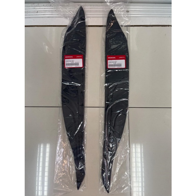 แผ่นยางรองเท้า ขวา/ซ้าย PCX 160 PCX 150 ADV150 ADV160 ADV350 FORZA300 FORZA350 ปี2012-2025 ของแท้รหัสสินค้า 64325/64326