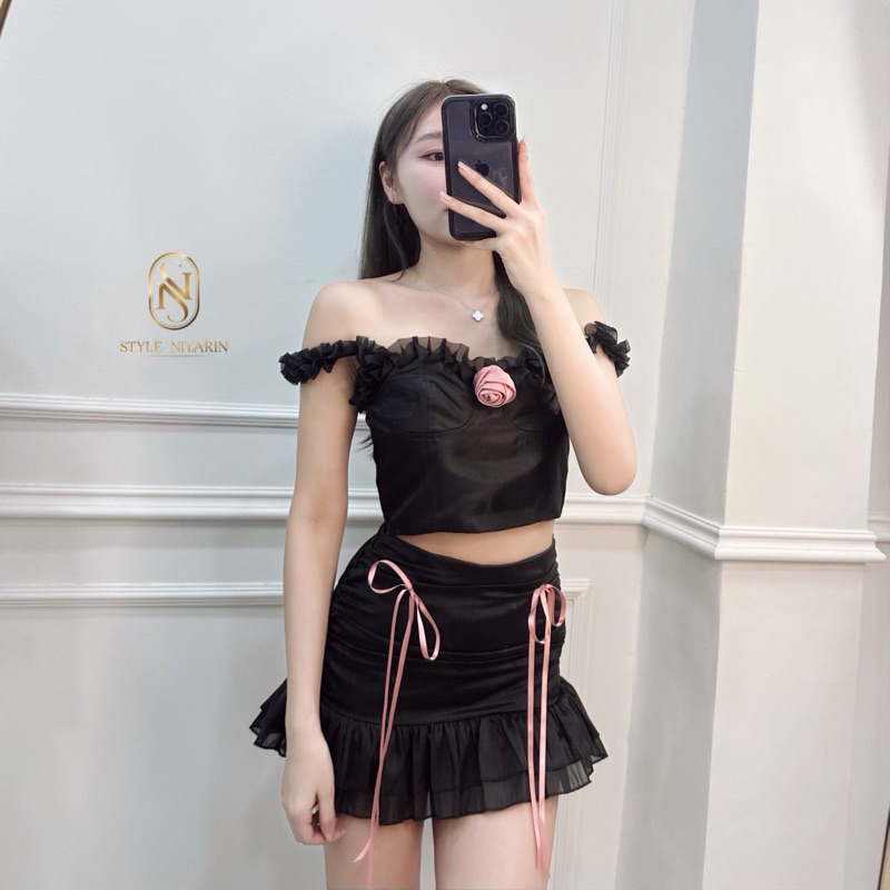 Maya set ชุดเซตเสื้อแต่งระบายและแต่งกุหลาบ และกระโปรงแต่งโบว์ทรงสวยคัดติ้งเนียบสไตล์เวียดนาม
