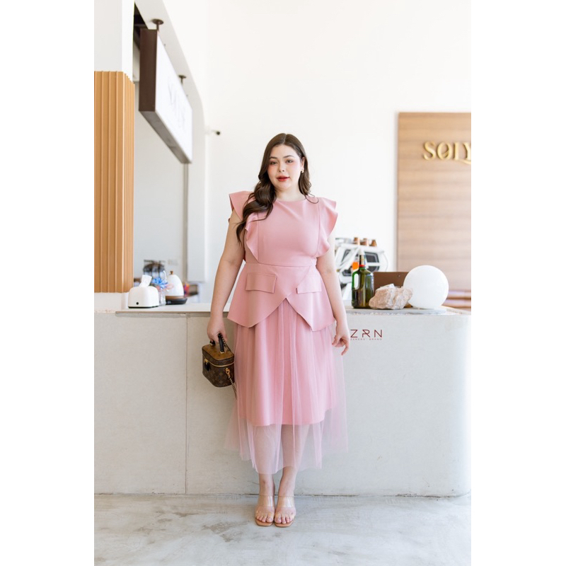 Pixxie dress รุ่นใหม่ใส่ได้2สไตล์เลยค่ะ มีชิ้นกระโปรงตาข่ายแยก และยังใส่ทำงานต่อได้แบบครบเครื่องมาก