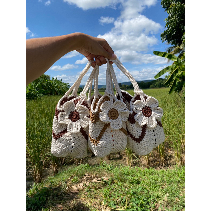 พร้อมส่งMini Bag Crochetแถมฟรีดอกไม้ห้อยกระเป๋า(กระเป๋าเชือกฟอก)