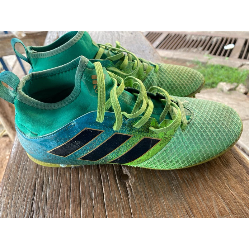 รองเท้าสตั๊ด Adidas ร้อยปุ่ม