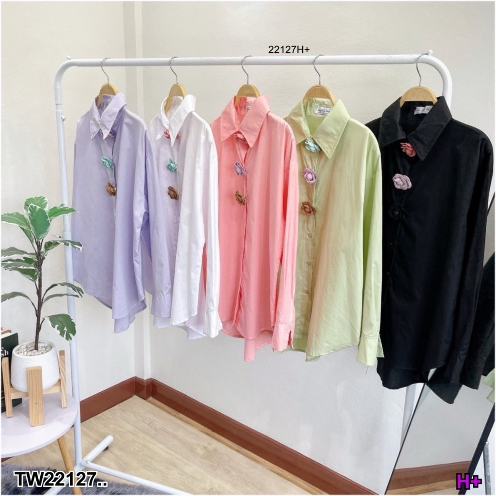 TwinsShopVip💗พร้อมส่ง TW22127  เสื้อเชิ้ตแขนยาว แต่งเข็มกลัดดอกคามิเลีย ..
