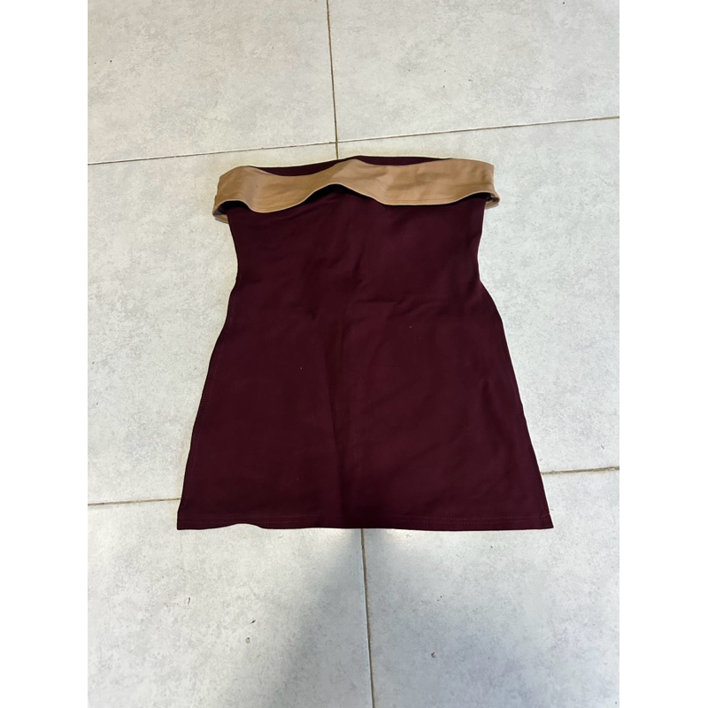 เสื้อเกาะอก สีแดงเลือดหมู แหวกข้าง ซิปหลัง size m ป้าย YN BRANDS