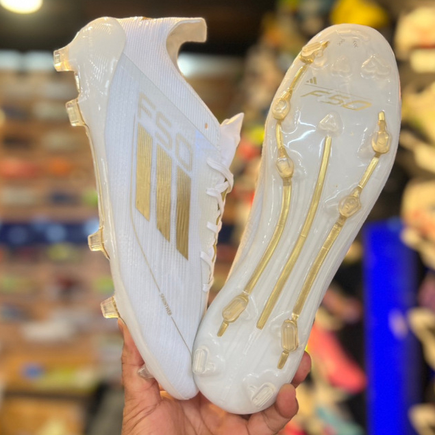 รองเท้า ฟุตบอล สตั๊ด Adidas F50 สายสปีด เบามาก ถ่ายจากสินค้าจริง มีปลายทาง ใส่ไม่ได้เปลี่ยนได้ แถม กล่อง ดันทรง ถุงผ้า