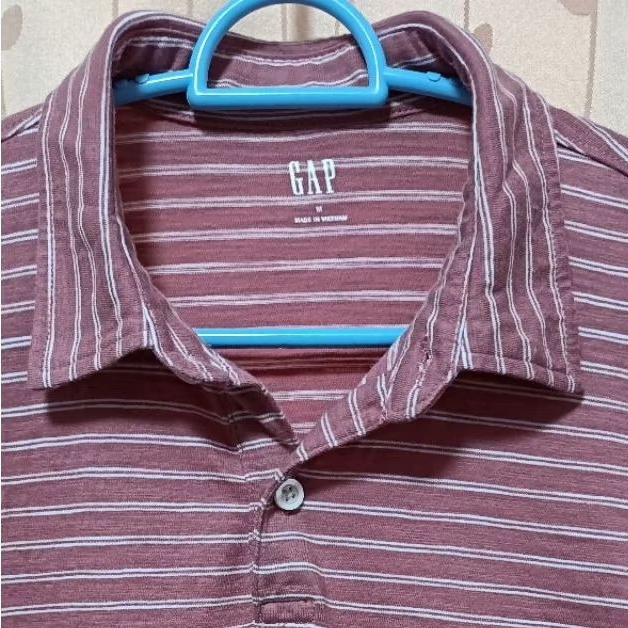 GAP เสื้อยืดคอปกลายขวาง มือสองสภาพดี