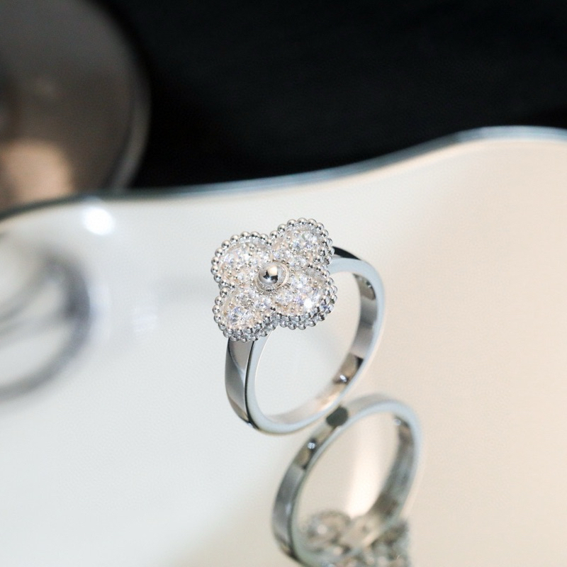 Relaya  แหวนเพชรโมอีส 1.2 ct ทรงสวยเก๋ เงินแท้ 92.5% ชุบทองคำขาว14k