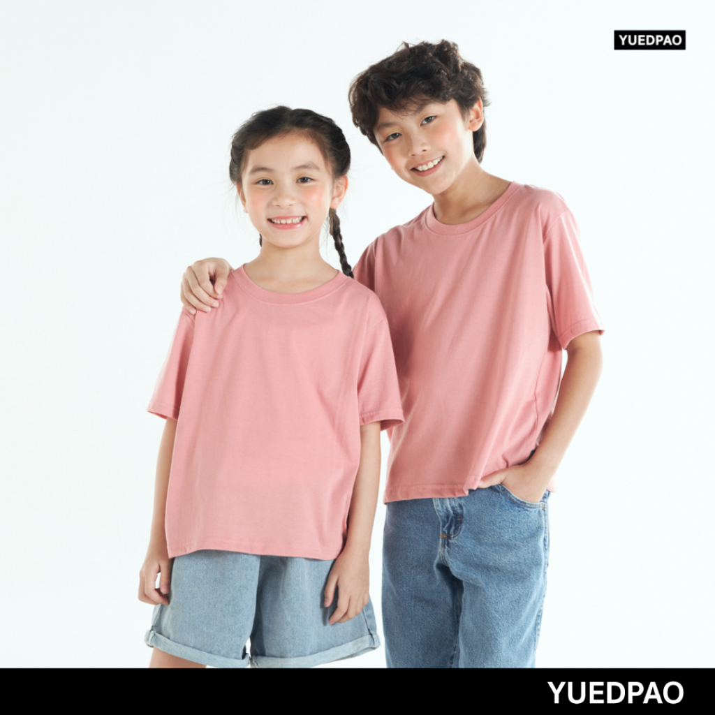 Yuedpao Kids เสื้อยืดเด็ก สีสดใส สไตล์มินิมอล ผ้านุ่ม สัมผัสเบาสบาย ไม่ย้วย ไม่หด ไม่ต้องรีด สี Peach (NEW)