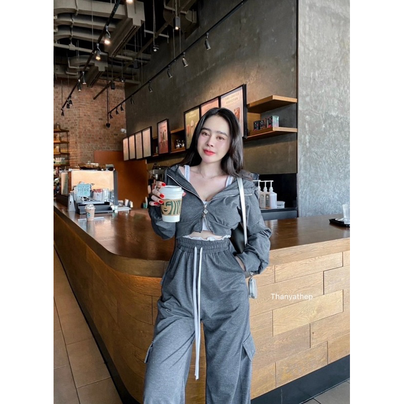 งานเซท 3 ชิ้น เสื้อคลุมฮู้ดแต่งซิปหัวใจมาพร้อมสายเดี่ยว สายแบรน น่ารักมากคู่