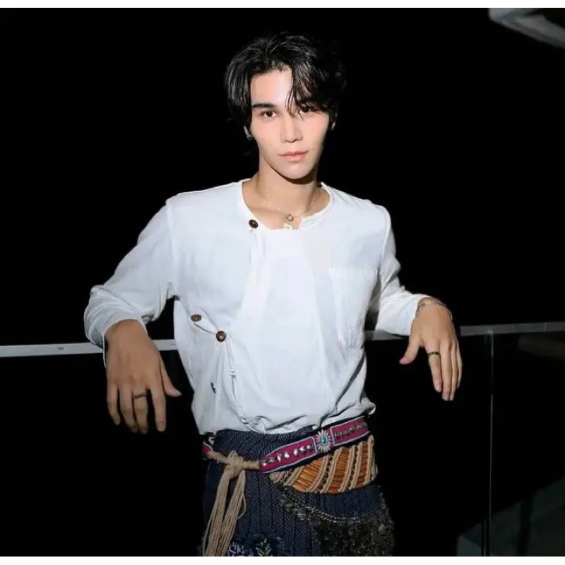 เสื้อคอกลมแขนยาว  ดีไซต์กระดุมกะลาแบบล้านนาสวยๆ