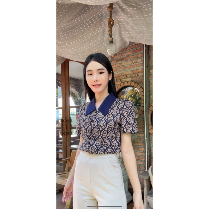 เสื้อผ้าฝ้ายกัดลาย คอปก ใบไม้