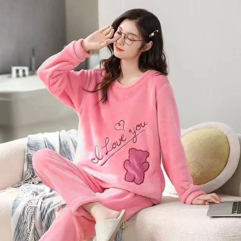 พร้อมส่ง❄️ชุดนอนฤดูหนาว ผ้าหนาพิเศษ ลายน่ารัก ผ้านุ่มและสวมใส่สบาย