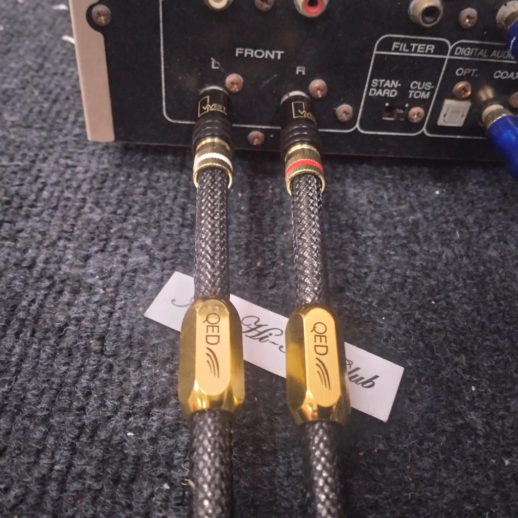 สายสัญญาณ RCA QED Signature Series   รุ่นท็อปพร้อมใช้งาน ราคาต่อ 2 เส้น สามารถเลือกความยาวได้