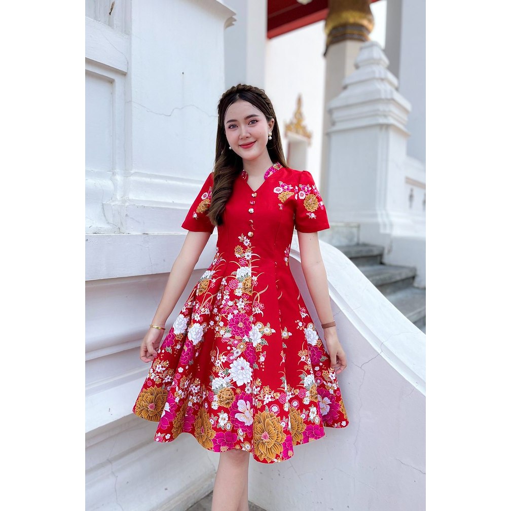 ชุดเดรสผ้าปาเต๊ะลายดอกโบตั๋น คอจีน แขนกระบอก กระโปรงบาน8ชิ้น อัดกาวทั้งชุด (S-2XL) KS614