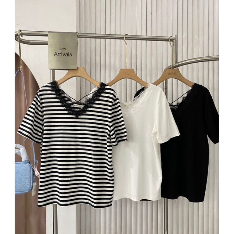 เสื้อยืดคอวีสายไขว้ แต่งลูกไม้ตรงคอ สวยมาก