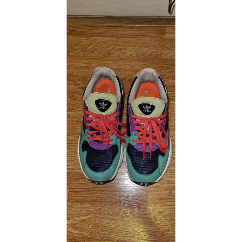 ส่งต่อ รองเท้า Adidas รุ่น Falcon W