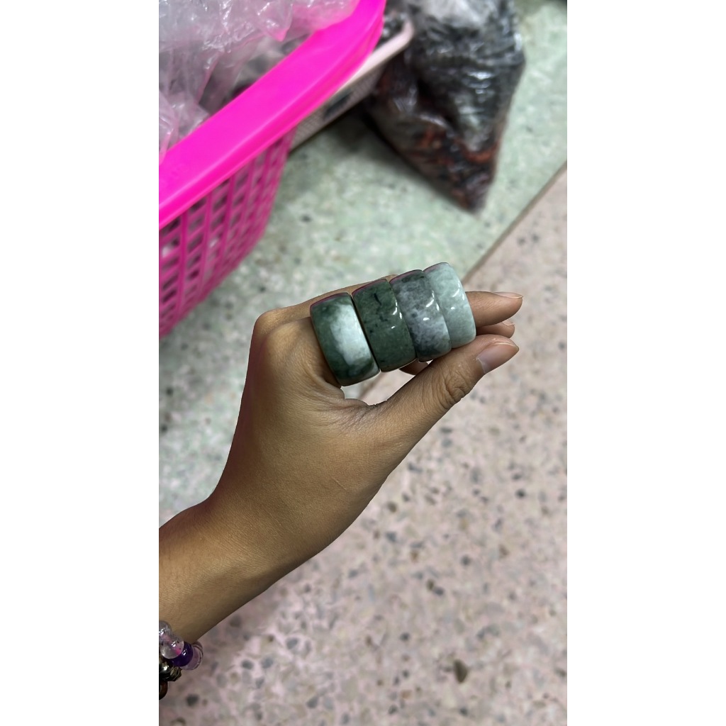 แหวนหยกเจไดต์ทรงท่อNatural Jadeite ดึงดูดโชคลาภ