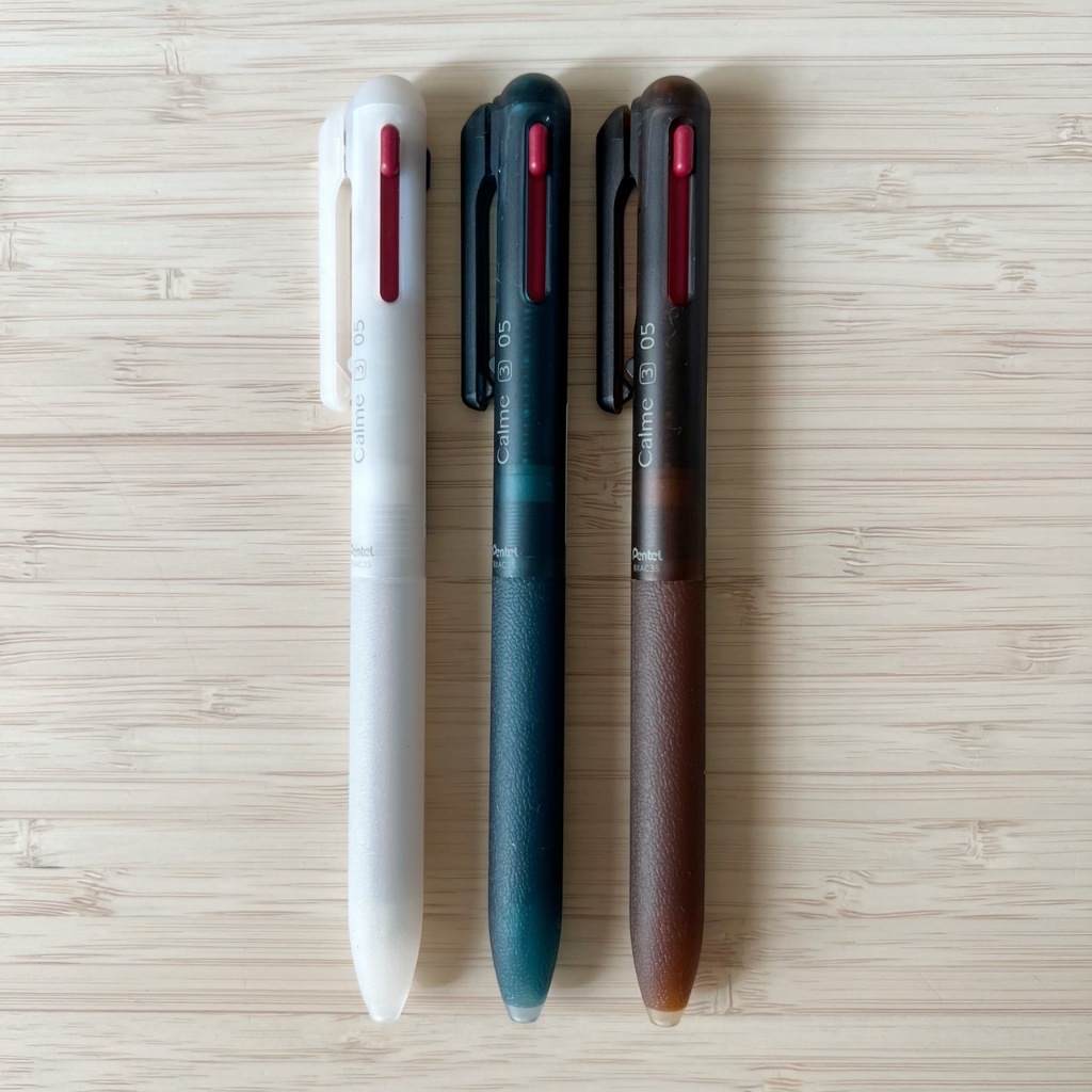 ปากกาลูกลื่น pentel calme 3 ระบบ 0.5