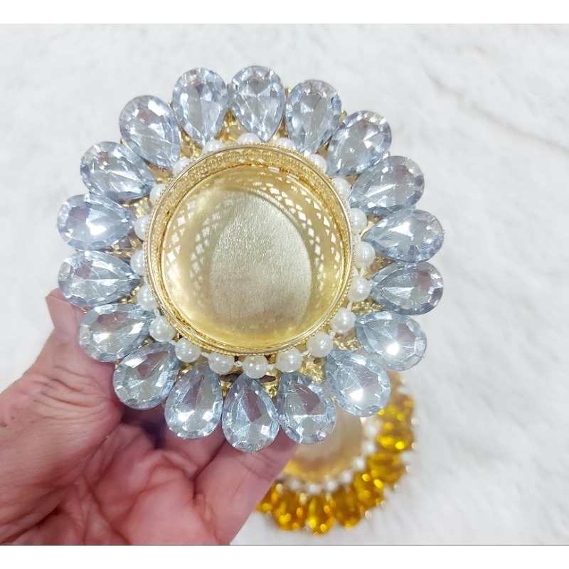 เชิงเทียนสำหรับบูชาของขวัญปีใหม่ diwali diya