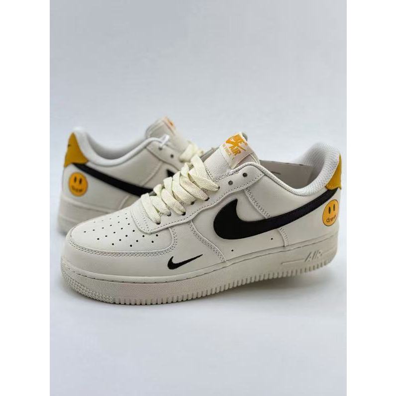 Nike Air Force 1 Low 07 LV8 2  มีสีหน้ายิ้มแย้มขาวเหลือง รองเท้าลำลองต่ำ