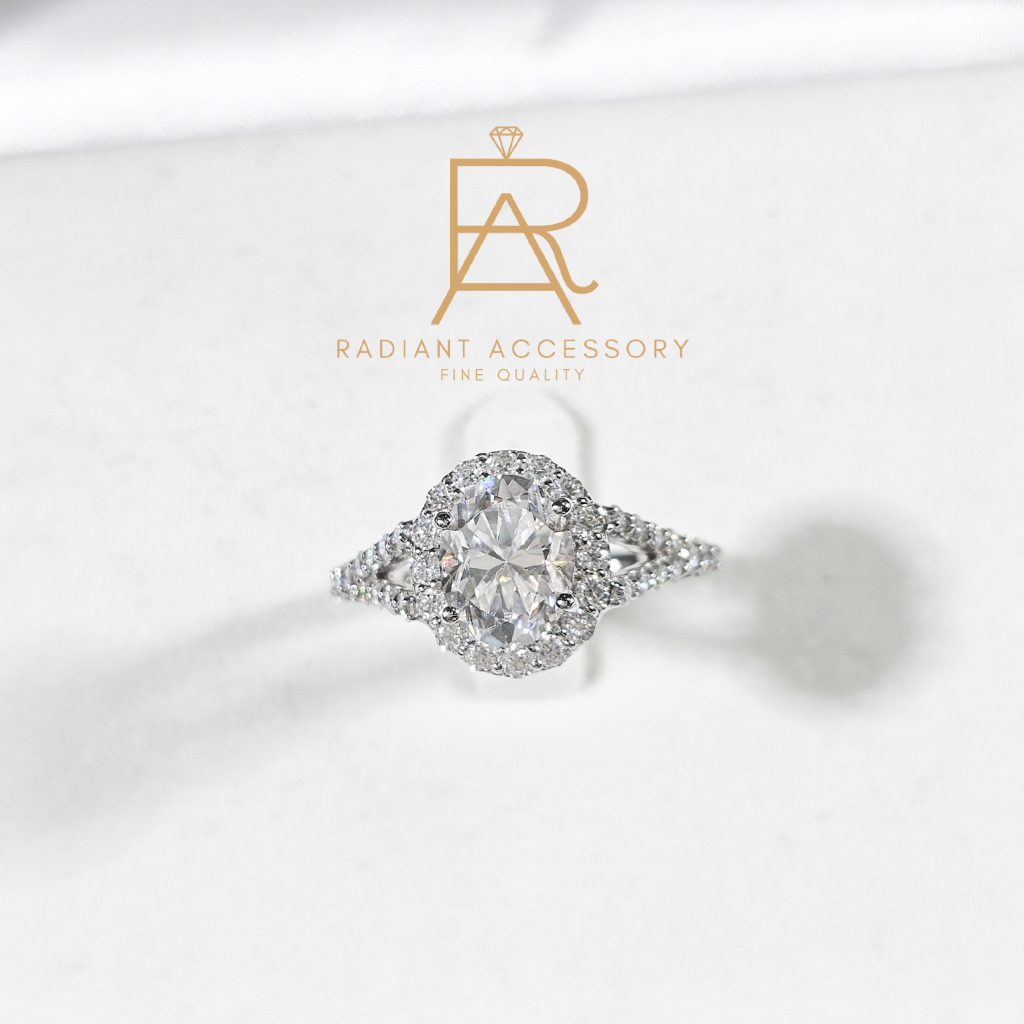 แหวนเงินแท้ ฝังเพชร Moissanite Oval cut 2 กะรัต ก้านคู่ฝังบ่าข้าง ชุบทองคำขาว