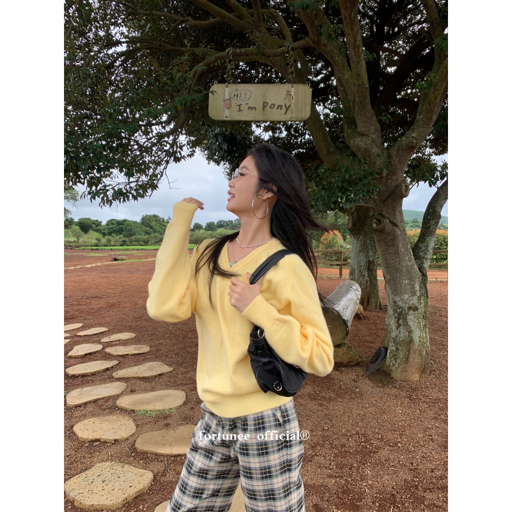 ❣Fortunee ❣ เสื้อสเวตเตอร์ไหมพรมสีเหลืองสไตล์นุ่มฟูและเรียบง่าย ทรงหลวมแบบสวย ใส่สบาย อบอุ่นและดูอ่อนโยน แมตช์ง่าย ใส่ทำ