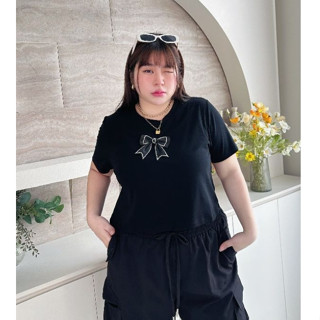 𝗥𝗜𝗕𝗕𝗢𝗡 𝗧𝗘𝗘 - Baby Tee ติดเข็มกลัดโบว์เพชร ✨️