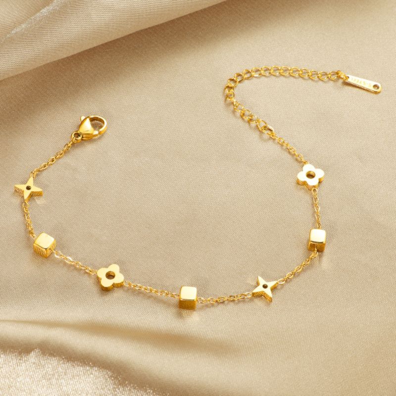 LV สร้อยข้อมือสแตนเลสสีทอง สวยๆๆ ไม่ลอกไม่ดำ โดนน้ำหอมได้ค่ะ