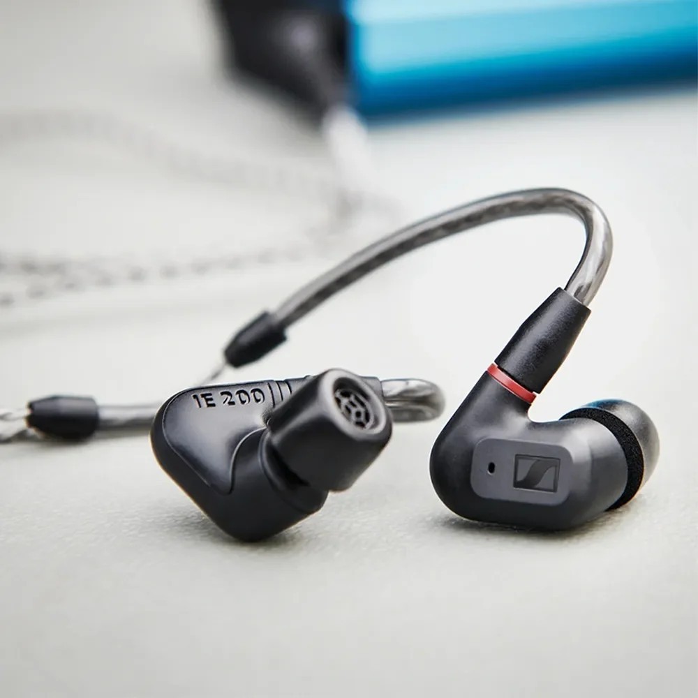 Sennheiser หูฟังแบบอินเอียร์ รุ่น IE 200 แบบมีสาย ขนาดเล็กสวมใส่สบาย มาพร้อมกับไดรเวอร์ Extra Wide Band ขนาด 7 มม.