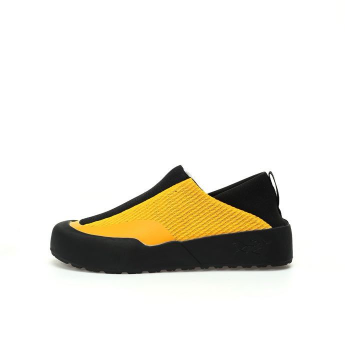 ·Arc'teryx Kragg Slip On Sneakers รองเท้าส้นเตี้ย สีเหลืองดำ X000009017