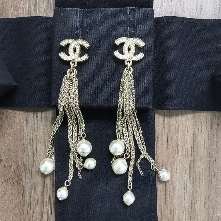 Chanel Earings ghw มุก ระย้า 1.5 w 9 L cm like new