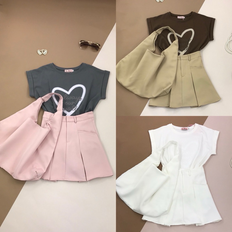 [LISA] A0653 ชุดเซต3 ชิ้นเสื้อคอกลมแขนสั้นสกรีนลายหัวใจกระโปรงแต่งจีบ+กระเป๋าสะพายเรียบหรูดูลุคคุณใส่คาเฟ่ Everyday Look