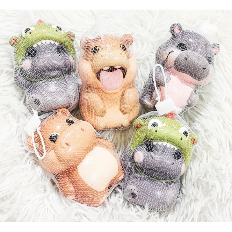 พร้อมส่ง ใน สกุชชี่หมูเด้ง ลาบูบู้ labubu cry baby เป็ดหน้าบึ้ง น่ารักนุ่มนิ่มมาก