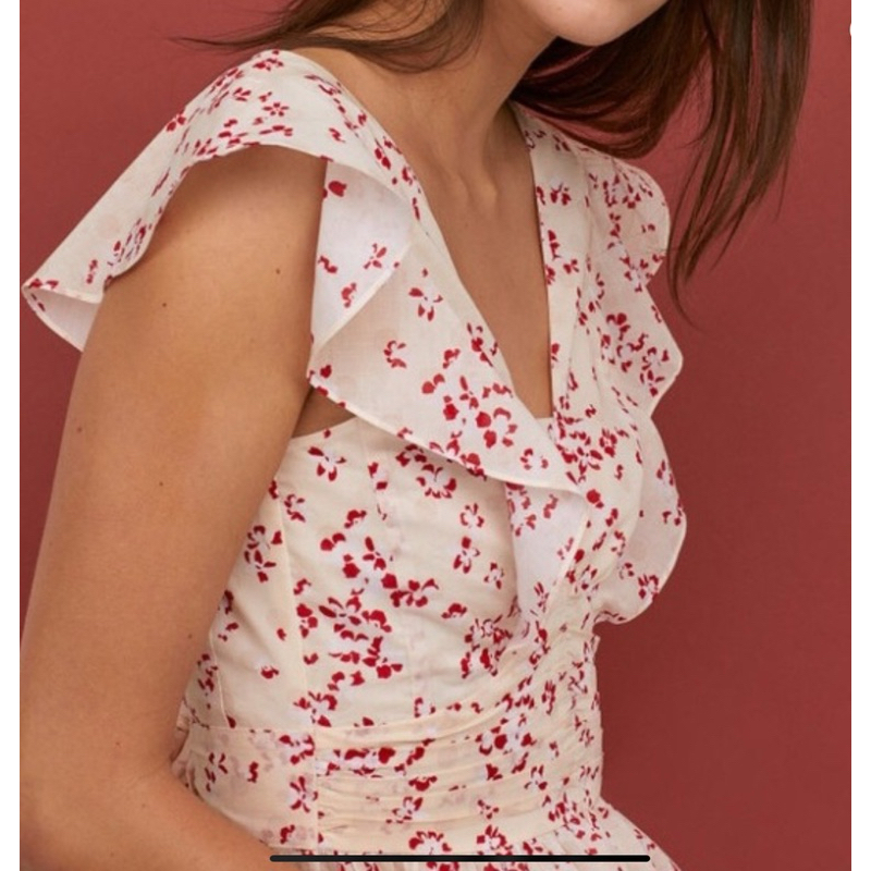 โล๊ะตู้👗เสื้อ H&M ไซส์ EUR34P มีโบว์ผูกไปด้านหลัง สภาพ 95% น่ารักมากค่ะ☺️