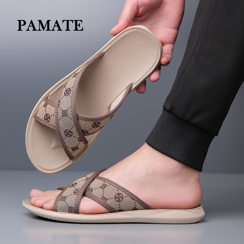 PAMATEรองเท้าแตะผู้ชายแบบคาดเดี่ยว รุ่นใหม่สไตล์เท่ๆ รองเท้าแตะผู้ชายสำหรับใส่ออกนอกบ้าน ดีไซน์ทันสมัย จะใส่อยู่บ้านหรือ