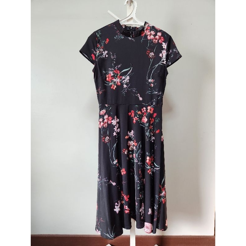 เดรสลายดอกไม้ของ Zalora