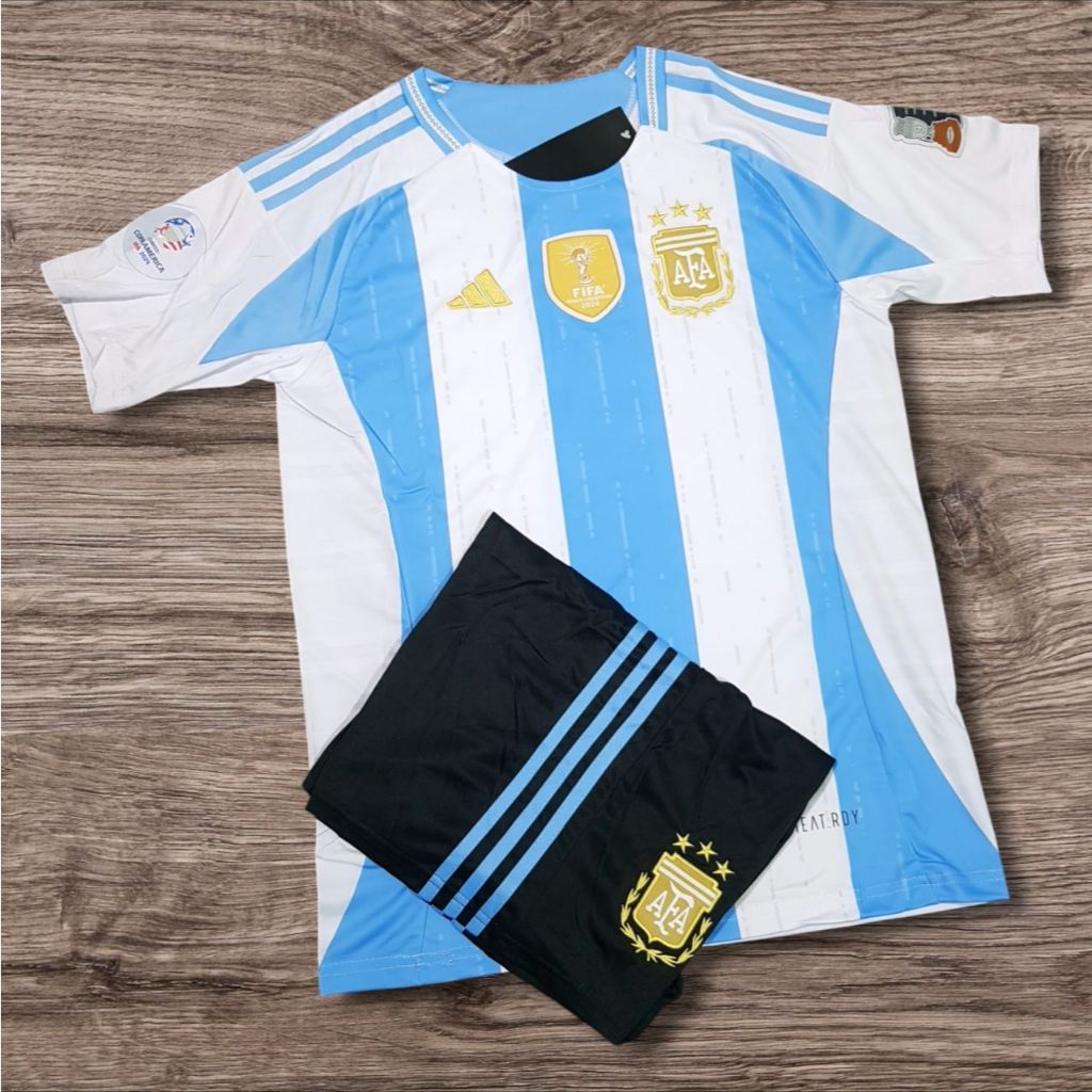 เสื้อฟุตบอล Argentina เสื้อพร้อมกางเกง ใหม่ล่าสุดชุดกีฬา 2024/25 เนื้อผ้าดีใส่สบาย SIZE M -L -XL
