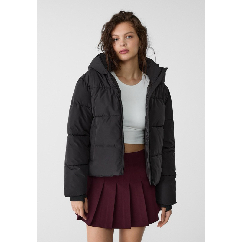 (ของแท้ ) Stradivarius basic hooded puffer jacket แจ็คเก๊ทกันหนาว สีดำ มีฮู้ด