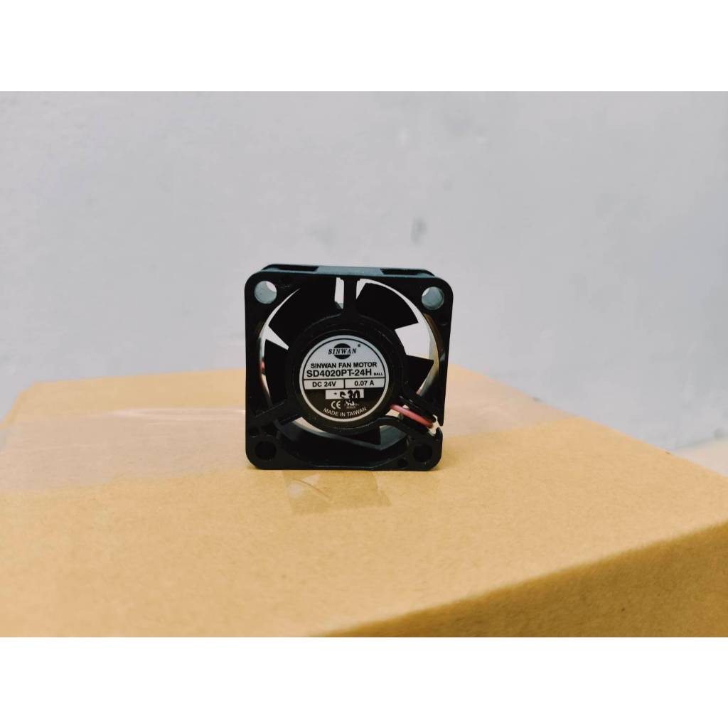 พัดลมระบายความร้อน ขนาด 40x40x20mm. ยี่ห้อ SINWAN รุ่น 4020PT-24H 2 สาย (แดงดำ)   24VDC, 0.07 A , 1.