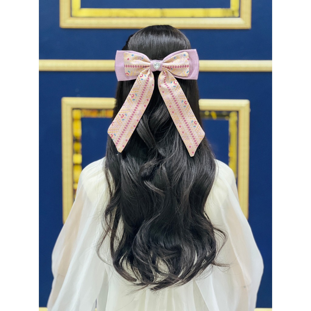 โบว์ผ้าไทย เข้าเซ็ทชุดเดรส ลายแพรวาเล็ก อัดกาวทรงสวย ตกแต่งเพชร