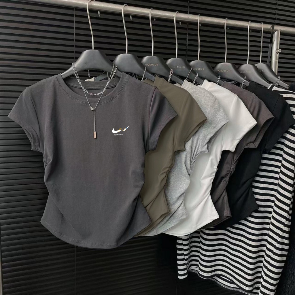 พร้อมส่ง เสื้อยืดสวย ผู้หญิง เสื้อยืด แฟชั่น แขนสั้น คอกลม ทรงสลิมฟิต เสื้อสาวอวบ หลากสี เสื้อยืดรัดรูป หลายรูปแบบ