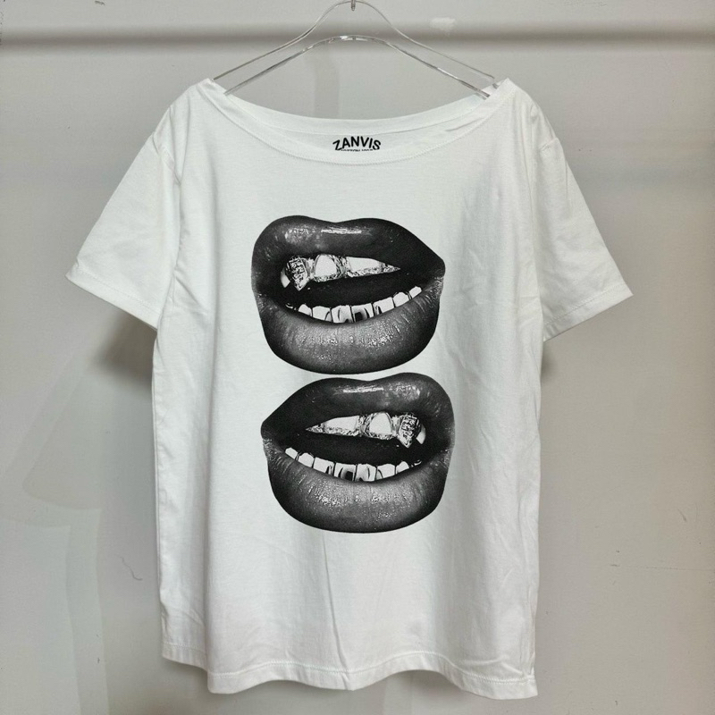 (Zanvis tee)เสื้อยืดโอเวอร์ไซต์ปาดไหล่ สกรีนลายเสือ,ปากคู่,84,cherry,The Lover,Good luck,Christmas