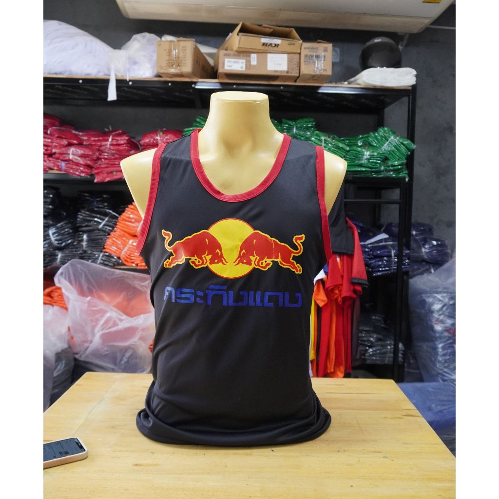 เสื้อกล้ามลายกระทิงแดง สีดำ-คอแดง มี5ไซส์ S M L XL 2XL