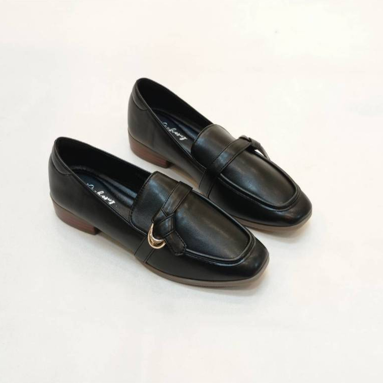 New!!! รองเท้าคัชชู ส้นเตี้ย โลฟเฟอร์ รองเท้าทำงาน อะไหล่สีทองคาดโบว์ ด้านข้าง Loafers
