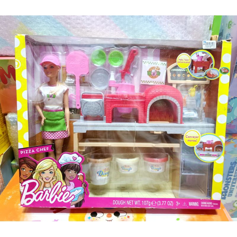 Barbie Set Pizza Chef บาร์บี้พร้อมอปก.เซตครัวทำพิซซ่า รุ่นเซตกล่องใหญ่เลยคะ
