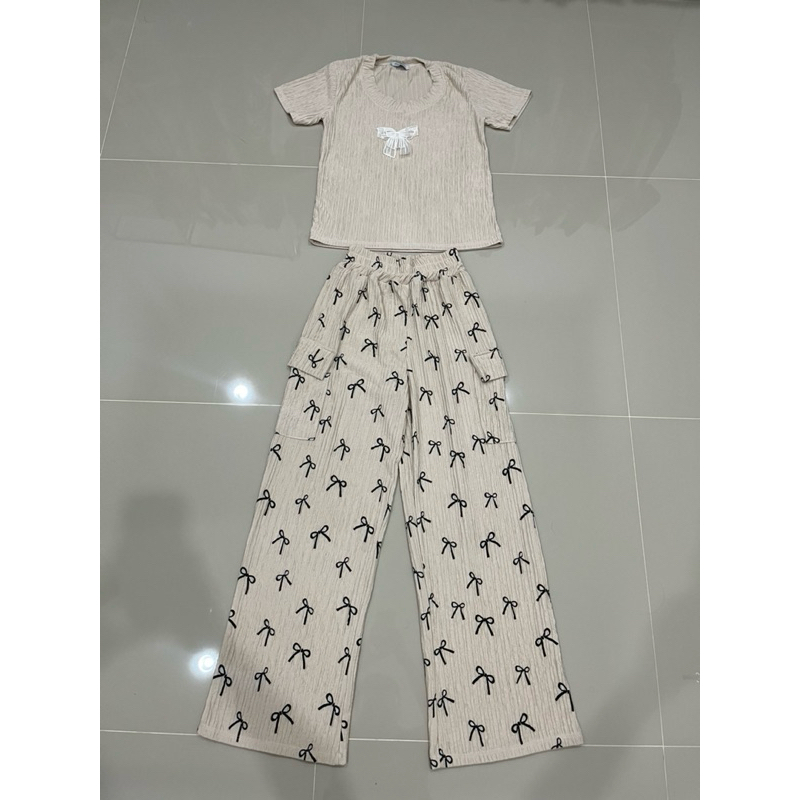 เซตเสื้อกางเกงลายโบว์ ผ้าท็อฟฟี่ งานป้าย kwanjai S-L มือหนึ่ง
