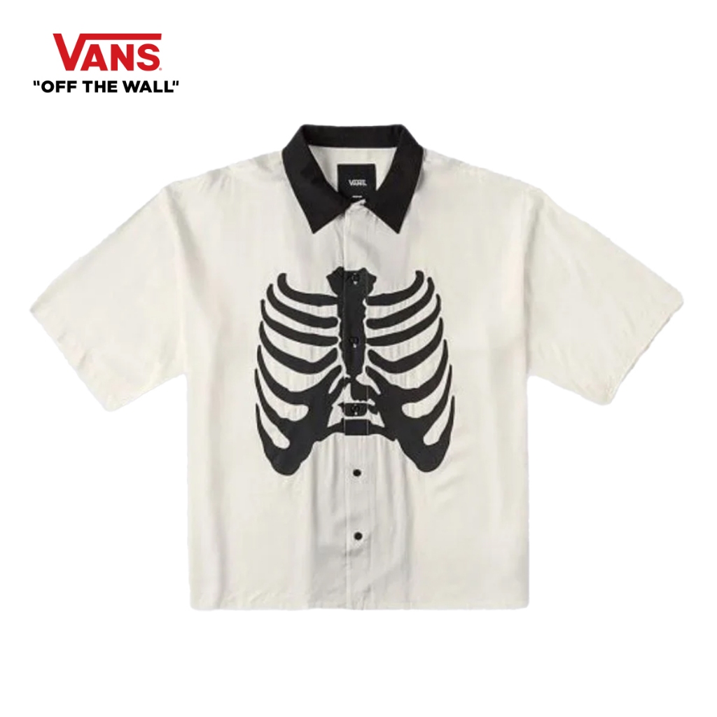 VANS x SABOTAGE SKELETON SHORT SLEEVE SHIRT - MARSHMALLOW เสื้อ เสื้อเชิ้ต เสื้อเชิ้ตแขนสั้น ผู้ชาย