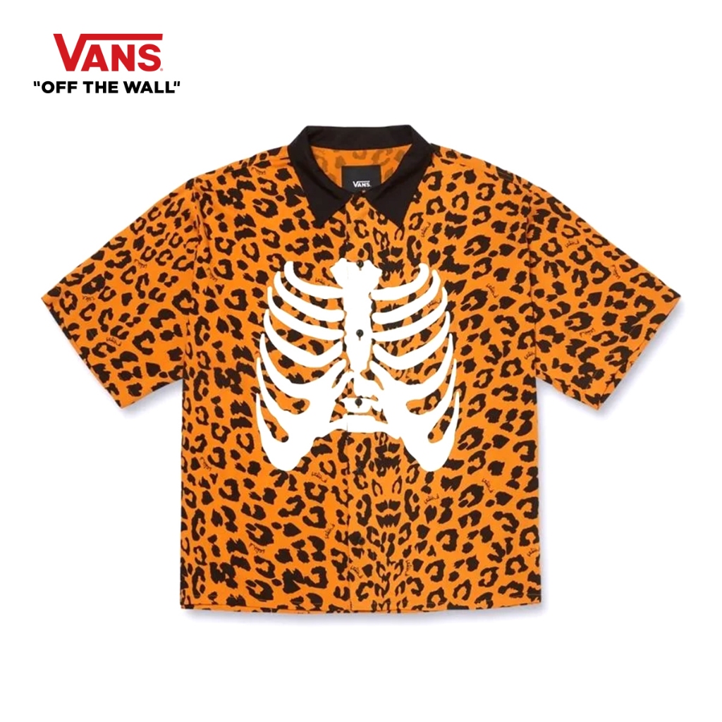 VANS x SABOTAGE SKELETON SHORT SLEEVE SHIRT - BRONZE LEOPARD เสื้อ เสื้อเชิ้ต เสื้อเชิ้ตแขนสั้น ผู้ชาย