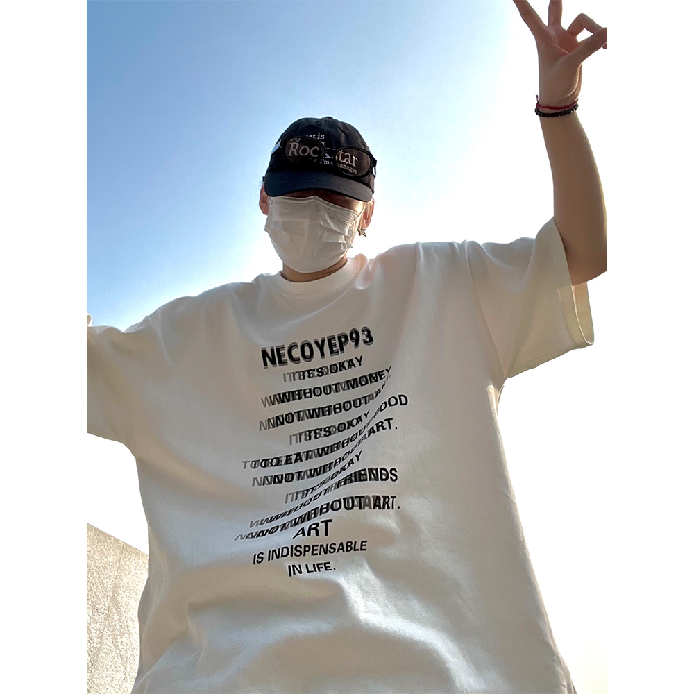TeeTwoOneพิมพ์หลายตัวอักษรแบบอเมริกัน เสื้อยืดโอเวอร์ไซส์“NECOYEP”เรียบง่ายและมีสไตล์ ผ้าCOTTON 100% จัดส่งจากประเทศไทย