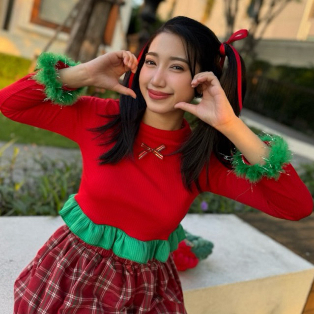 เสื้อแขนยาวแต่งขนมิ้งปลายแขน ลูกคุณหนูเวอร์ ใส่เที่ยวชุดคริสต์มาส Christmas ชุดสีแดง งานดูแพงผ้านิ่ม เสื้อครอปผู้หญิง